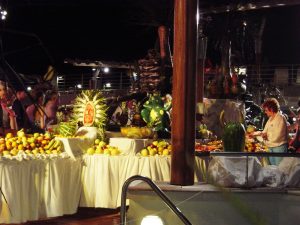 Vue d'ensemble du buffet de fruits - pont 10 extérieur