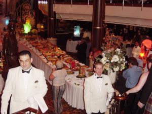 Les maîtres d'hôtel fiers de leur Buffet