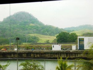 Vue du Canal depuis le train