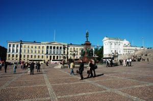 La statue du tsar Alexandre II et Place du Sénat (Helsinki),