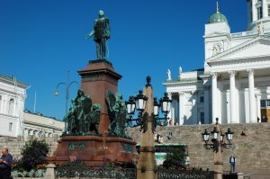 La statue du tsar Alexandre II et Place du Sénat (Helsinki), Cathédrale luthérienne d'Helsinki, Néo-classicisme