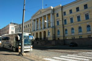 Le square du Sénat - Auparavant, il a hébergé le Sénat du Grand Duché de Finlande qui fonctionna de 1822 à 1918.