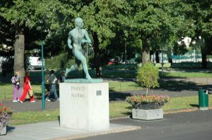 Paavo Nurmi athlète olympique, stade de Helsinki