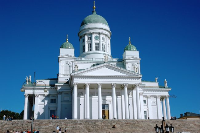 Place du Sénat (Helsinki), Cathédrale luthérienne d'Helsinki, Néo-classicisme