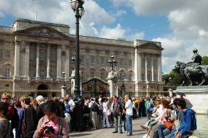 La foule à La relève de la Garde au Palais Buckingham