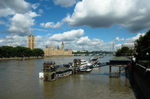 Tour et Parlement de Londres sur la Tamise