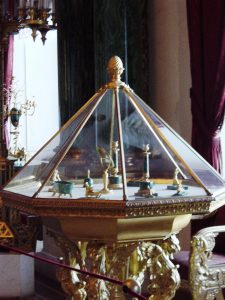 Miniatures en pierres précieuses