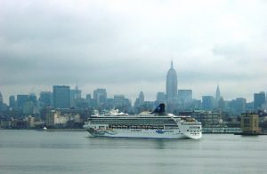 Un bateau NCL arrive à NY