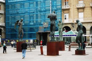 Les sculptures de place Maria Pita.