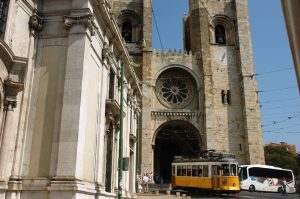 Sé de Lisboa ---- > La cathédrale de Lisbonne, ou l'église de Santa Maria Maggiore