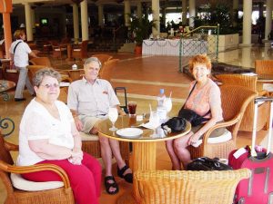 Micheline, Bernie et Raymonde au bar