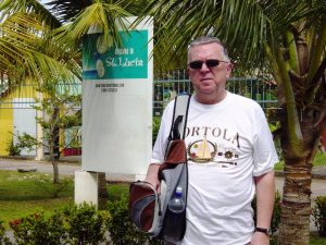 Daniel au port de Ste-Lucie avec un chandail de Tortola