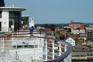 Vue du port et de la ville depuis le pont 11