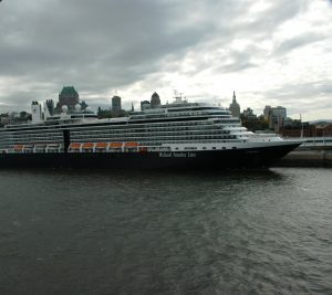 L'Eurodam de Holland America, au port