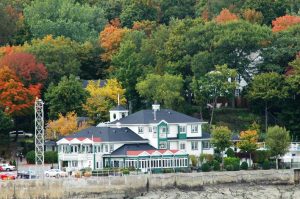 L'auberge La Goéliche vue depuis le bateau