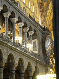 Fresque et colonne