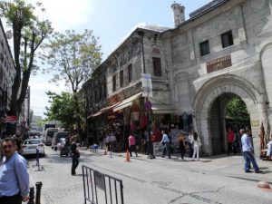 Entrée du grand bazar