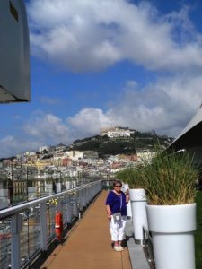 Sur le pont 15 devant Naples