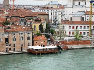 Dans le grand canal