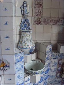 Lavabo dans la cuisine de la maison Haute-Ville (Victor Hugo)