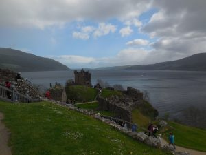 Chateau Urquhart devant le loch ness