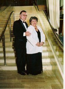 Daniel et Micheline au pied du grand escalier