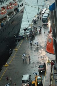 Retour au bateau sous l'orage